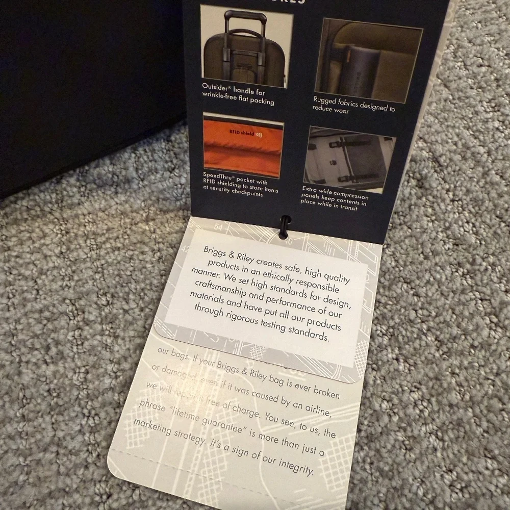 NWT Briggs & Riley Hanging Toiletry Kit - Picture 5 of 6